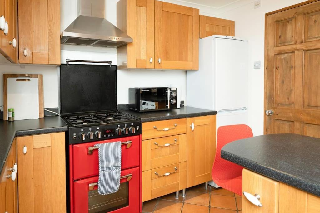 3 Bedroom Home Close To Town Centre With Wifi & Garden Royal Tunbridge Wells Exterior photo