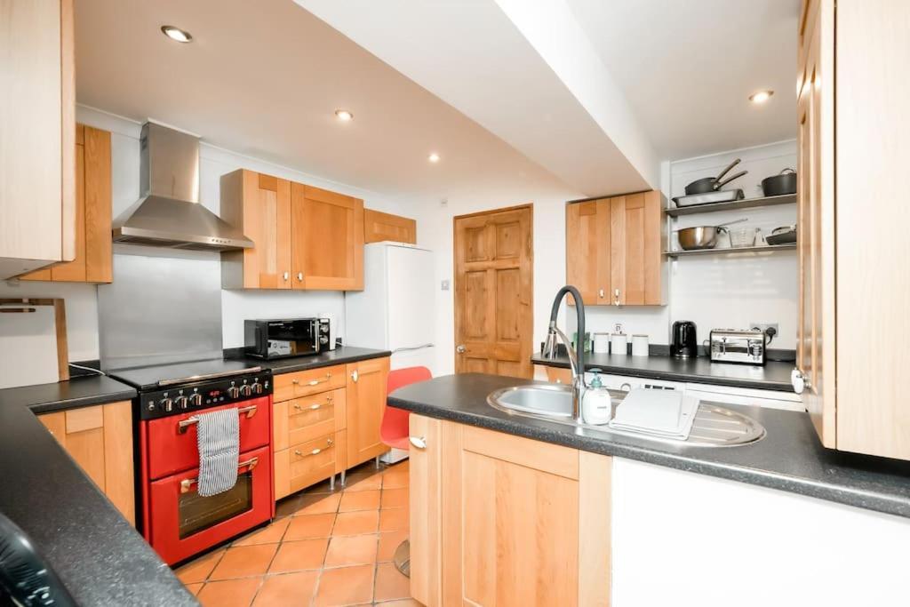 3 Bedroom Home Close To Town Centre With Wifi & Garden Royal Tunbridge Wells Exterior photo
