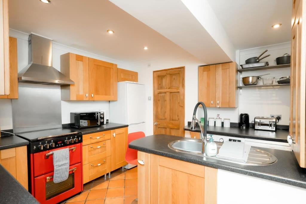 3 Bedroom Home Close To Town Centre With Wifi & Garden Royal Tunbridge Wells Exterior photo