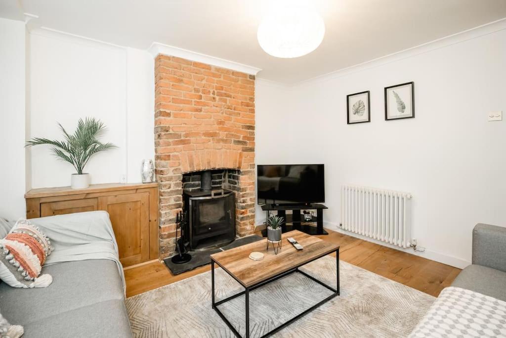 3 Bedroom Home Close To Town Centre With Wifi & Garden Royal Tunbridge Wells Exterior photo